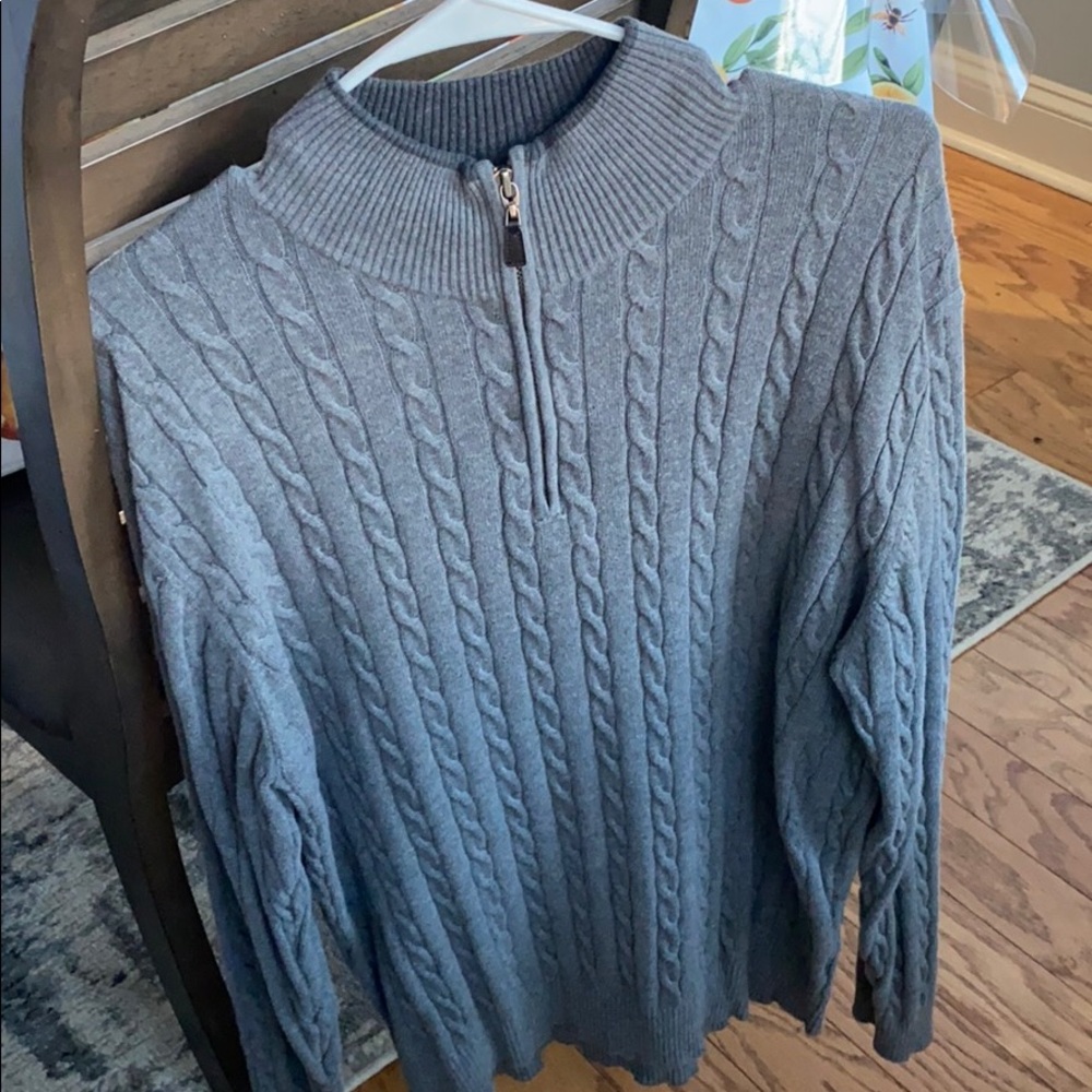 Pullover sweater